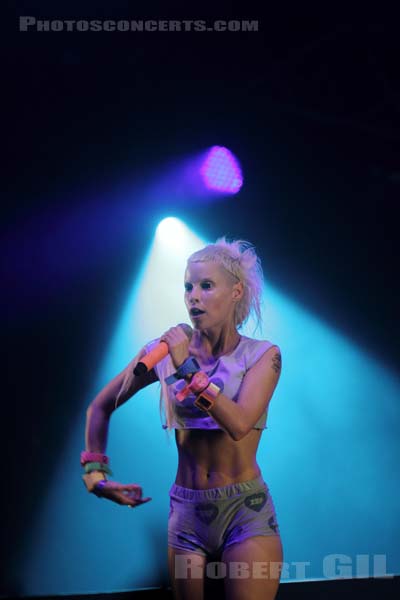 DIE ANTWOORD - 2012-06-30 - BELFORT - Presqu'ile du Malsaucy - Anri du Toit [Yolandi Visser]